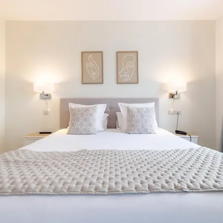Hotel Echappee En Baie - Climatisees -parking Prive Gratuit Dont Forfaits Bornes Electriques Reservable