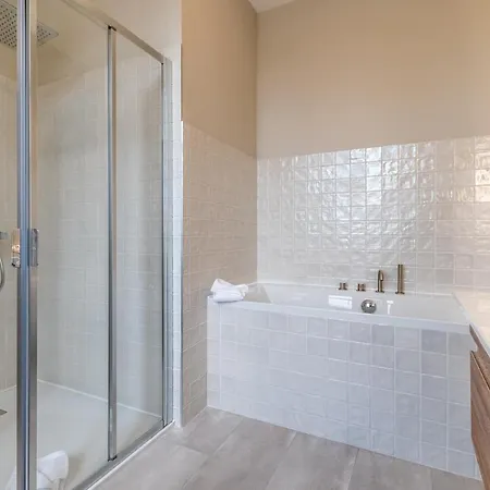 Otel Echappee En Baie - Parking Prive Gratuit Dont Forfaits Bornes Electriques Reservable