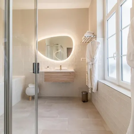 Otel Echappee En Baie - Parking Prive Gratuit Dont Forfaits Bornes Electriques Reservable