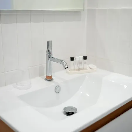 Hotel Echappee En Baie - Climatisees -parking Prive Gratuit Dont Forfaits Bornes Electriques Reservable *