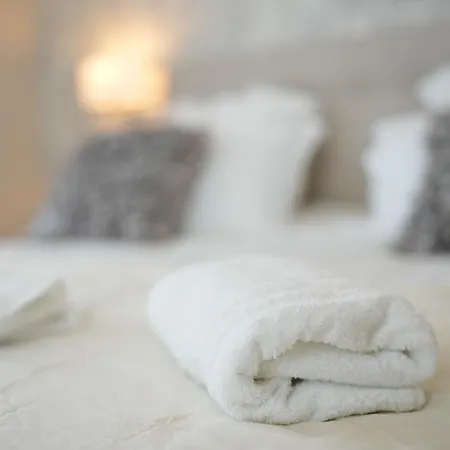 Hotel Echappee En Baie - Climatisees -parking Prive Gratuit Dont Forfaits Bornes Electriques Reservable *